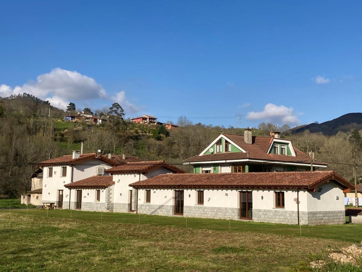 Apartamentos La Presa El Molin Onís المظهر الخارجي الصورة