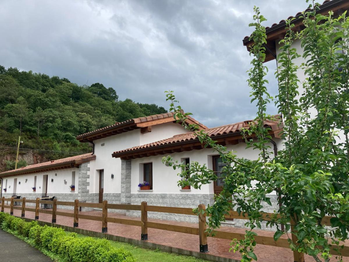 Apartamentos La Presa El Molin Onís المظهر الخارجي الصورة