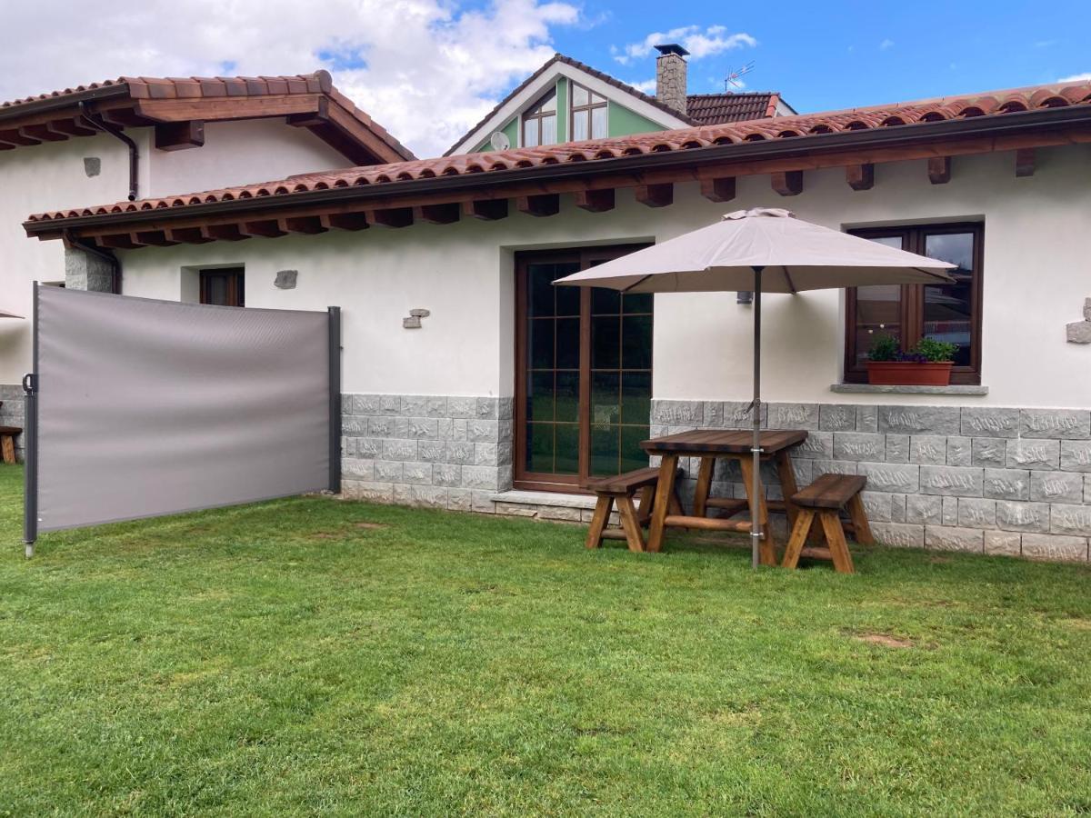 Apartamentos La Presa El Molin Onís المظهر الخارجي الصورة